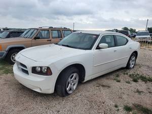 lot 3731 image: 2010 White Dodge Charger SXT 3.5Liter V6