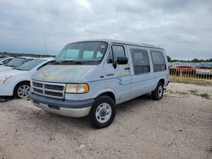 lot 3736 image: 1994 Dodge Ram 250 Work Van StarCraft