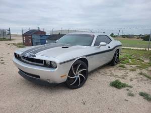 lot 3621 image: 2009 Dodge Challenger Silver