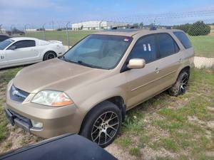 lot 3635 image: 2002 Gold Acura MDX