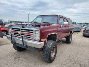 lot 3661 image: 1988 Chevrolet Suburban k25