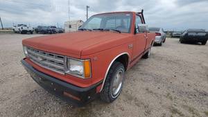 lot 3676 image: 1982 Chevy S10 V6, RedOrange