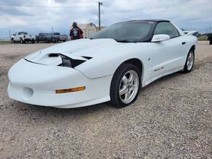 lot 3677 image: 1996 Pontiac White Transam LT1