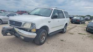 lot 3696 image: White Ford Expedition 5.4 L Tritan V8