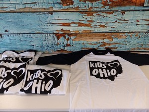 lot 23126 image: GirlsBoys TShirt Lots of 4- Size L (14-16)