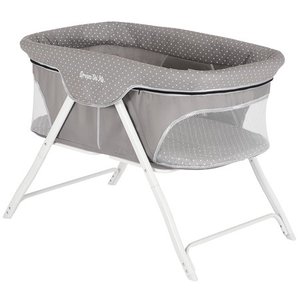 lot 5400 image: Dream On Me Traveler Portable Bassinet