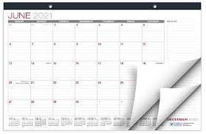 lot 5380 image: 2022 Desktop Calendar