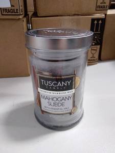 lot 3249 image: Tuscany mahogany suede with essential oils 18 Oz candle