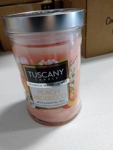 lot 3270 image: Tuscany Peach processco 18 Oz candle with essential oils