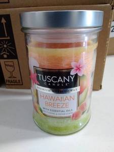 lot 3289 image: Tuscany Hawaiian Breeze 18 Oz candle with essential oils