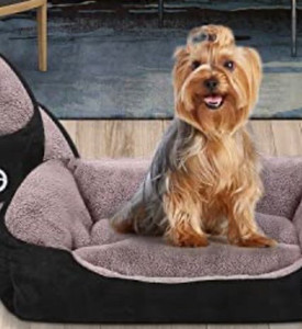 lot 1007 image: Dog bed 25 inches wide