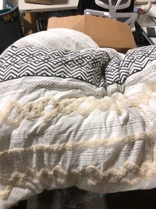 lot 1049 image: Boho blanket fullqueen