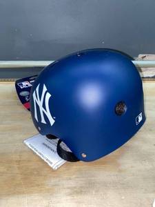 lot 14983 image: New York Yankees Youth Multi-Sport Helmet (Size Medium)