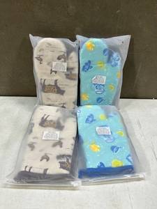 lot 12224 image: Oven Mitts - Aegean Bistro and Family Farm -Lot of 4