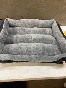 lot 12308 image: 29x23 gray and black pet bed