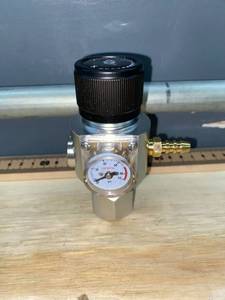 lot 14990 image: Luckeg Co2 Mini Regulator