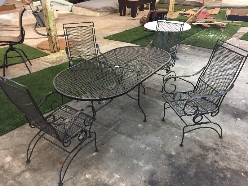 lot 1376 image: 5 PIECE PATIO TABLE WITH METAL SPRING ACTION ROCKER CHAIRS