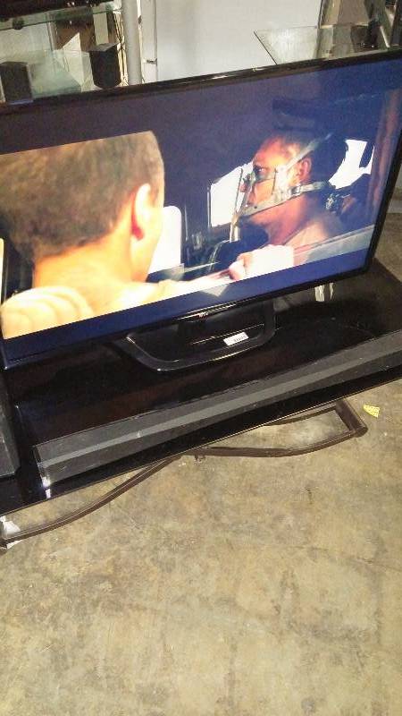 lot 92 image: LG 47 Class 1080p LED T.V ( 46.9 diagonal) w Vizio 2.1 sound bar system