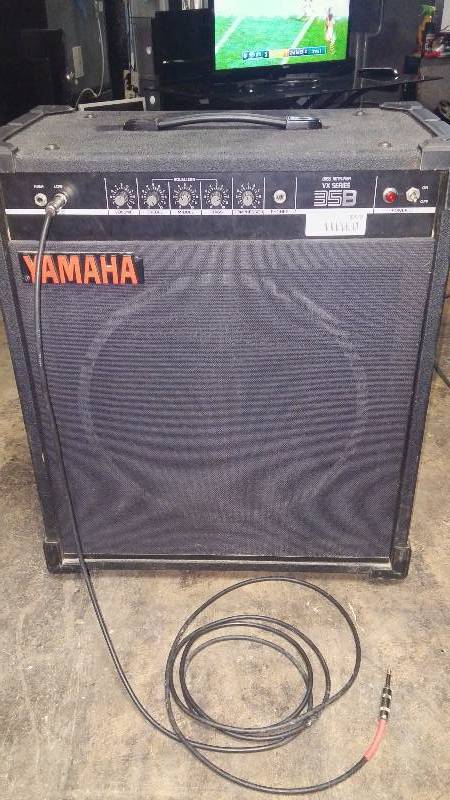 lot 1270 image: Yamaha bass amplifier
