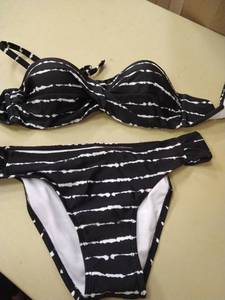 lot 1391 image: small 2 PC plack and white bikini with molded cups