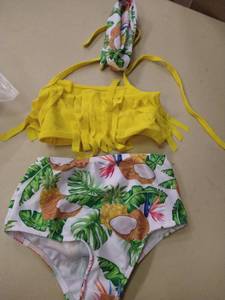 lot 1395 image: Toddler 2 PC swimsuit with bonus hair tie size 18mnth