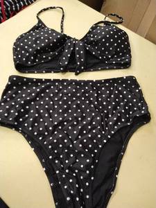 lot 1397 image: Size xl polkadot bikini black adjustable straps and padded top
