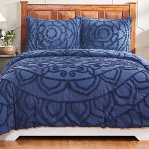 lot 5089 image: Cleo King Comforter Set Bedding