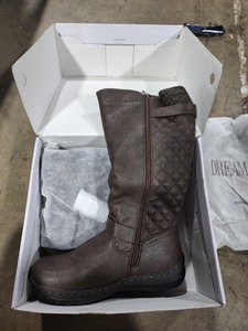 lot 2868 image: Dream Pairs Womens Mid Calf Boots (7.5)