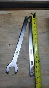 lot 4599 image: Fan Clutch Wrench & Water Pump Holder Removal Tool Kit