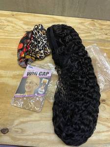 lot 6020 image: Wig Set