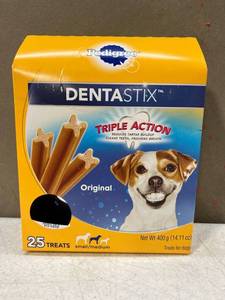 lot 11484 image: 2 Packs of Dentastix Triple Action Original in Two Sizes for Small, Medium and Large Dogs - 65 Treats Total
