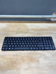lot 13345 image: New Laptop Keyboard US Black frame For HP 15-r013ca