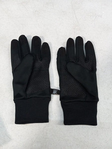 lot 16644 image: Lot Of 3 - Sport Glove , Winter Gloves - With Clip- Black