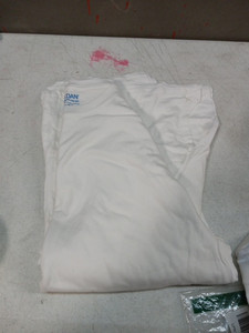 lot 16645 image: Gildan XL White T-Shirts , 6 PCS