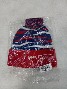lot 16646 image: New York Giants Beanie & 2 New York Giants Oven Mits And Pot Holders