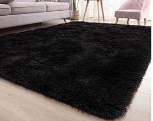 lot 1339 image: 8ftx 58inch black shag area rug plus a smaller navy rug included