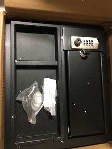 lot 1410 image: Safe