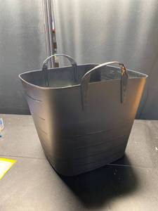 lot 5758 image: Black Laundry Tote
