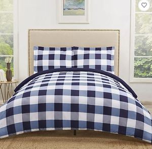 lot 5777 image: Truly Soft Everyday Buffalo Plaid FullQueen Comforter Set Bedding