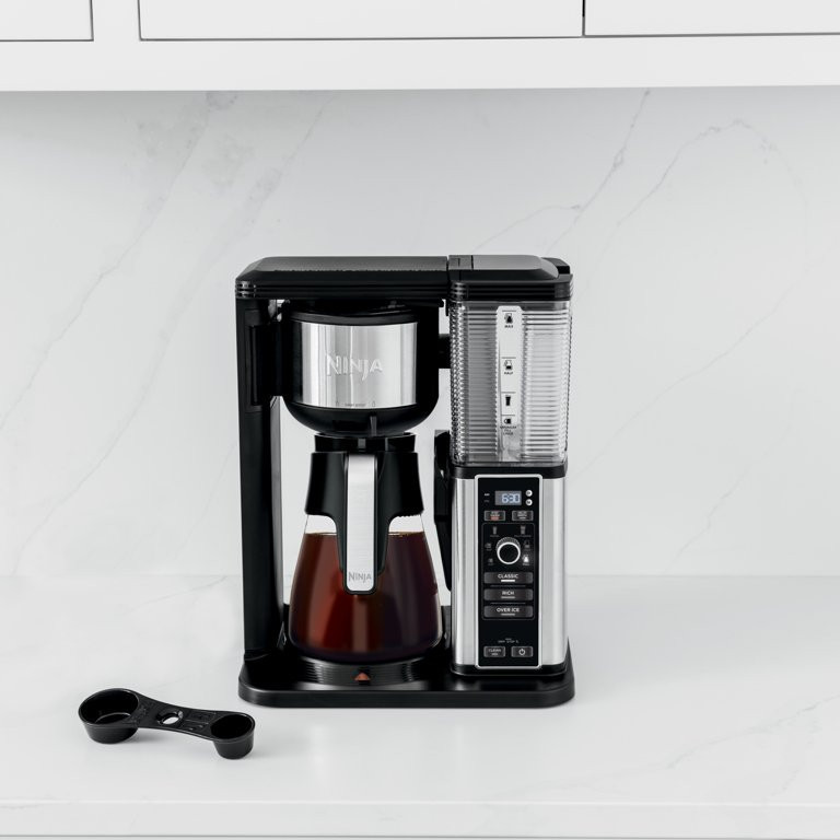 lot 428 image: Ninja� CM300 Hot & Iced Coffee Maker, Single Serve Coffee Maker