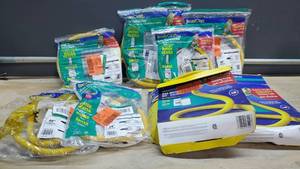 lot 4740 image: Lot of 8 Assorted Gas Connectors