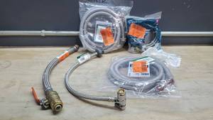lot 4741 image: Lot of Assorted Water Connectors