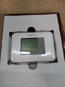 lot 16734 image: Honeywell Home RTH5160 Series , Non-Programmable Thermostat