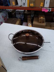 lot 29344 image: Cast Iron Wok with Lid