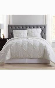 lot 29422 image: Truly Soft Pleated Comforter Set,FullQueen