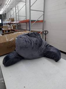 lot 29664 image: Atx Snuzzy Reading Pillow With Arms