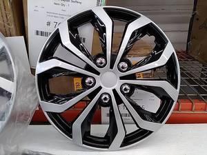 lot 29756 image: Plastic Hub Wheel Covers