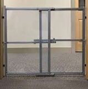 lot 1657 image: Marshall Pet Products Better View Gate