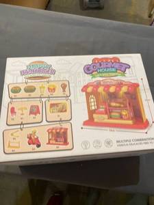 lot 50258 image: Happy Hamburger Burger Toy Series