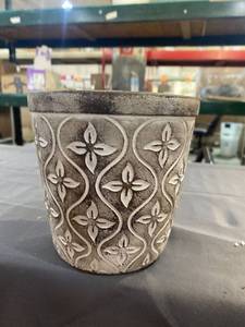 lot 50294 image: Flower Pot